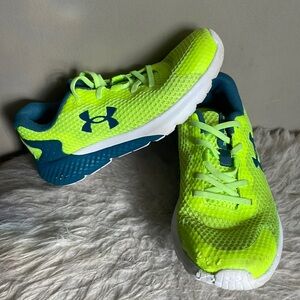 Boys Under Armour Rogue Shoes Size 2